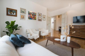 PALM TREE APARTMENT - specially designed three-room apartment - top location right next to the beach and the center - beautiful terrace